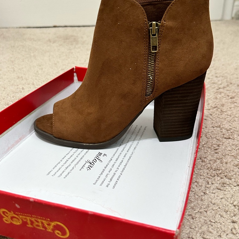 NEW IN BOX Carlos by Carlos Santana Jade Peep Toe Ankle Booties Brown Sz 7.5